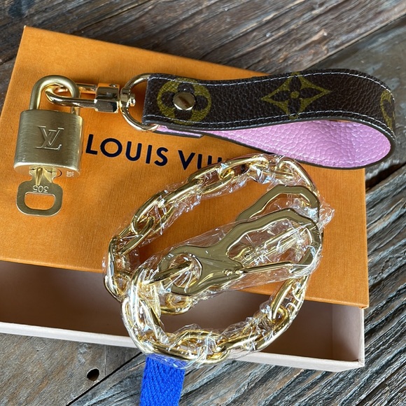 Louis Vuitton Jewelry - Authentic Louis Vuitton Key & Lock w/an 18K gold plated chain link strap